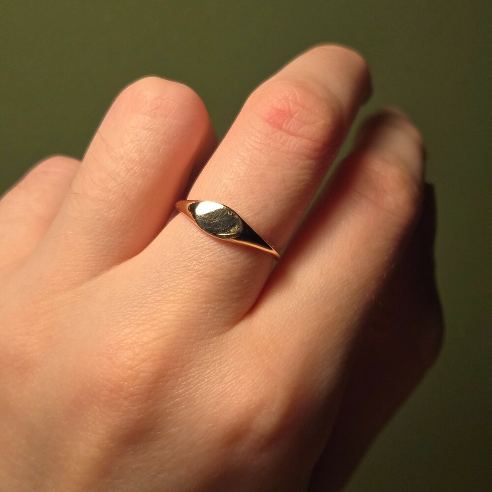 S-kin Studio - Sora Signet Ring (9k yellow gold) - Picture 5 of 6
